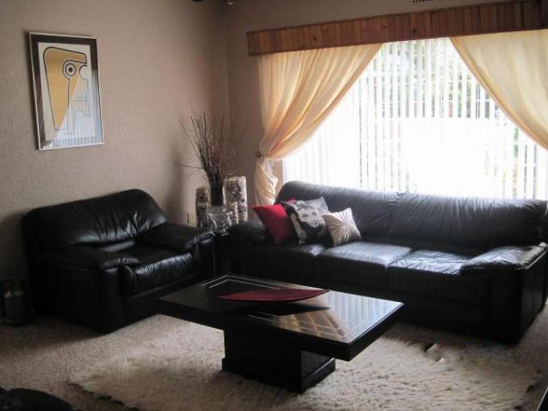 Lounges - 15 square meters of property in Westonaria