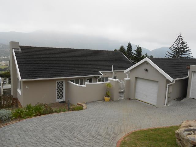 3 Bedroom House for Sale For Sale in Fish Hoek - Private Sale - MR101684