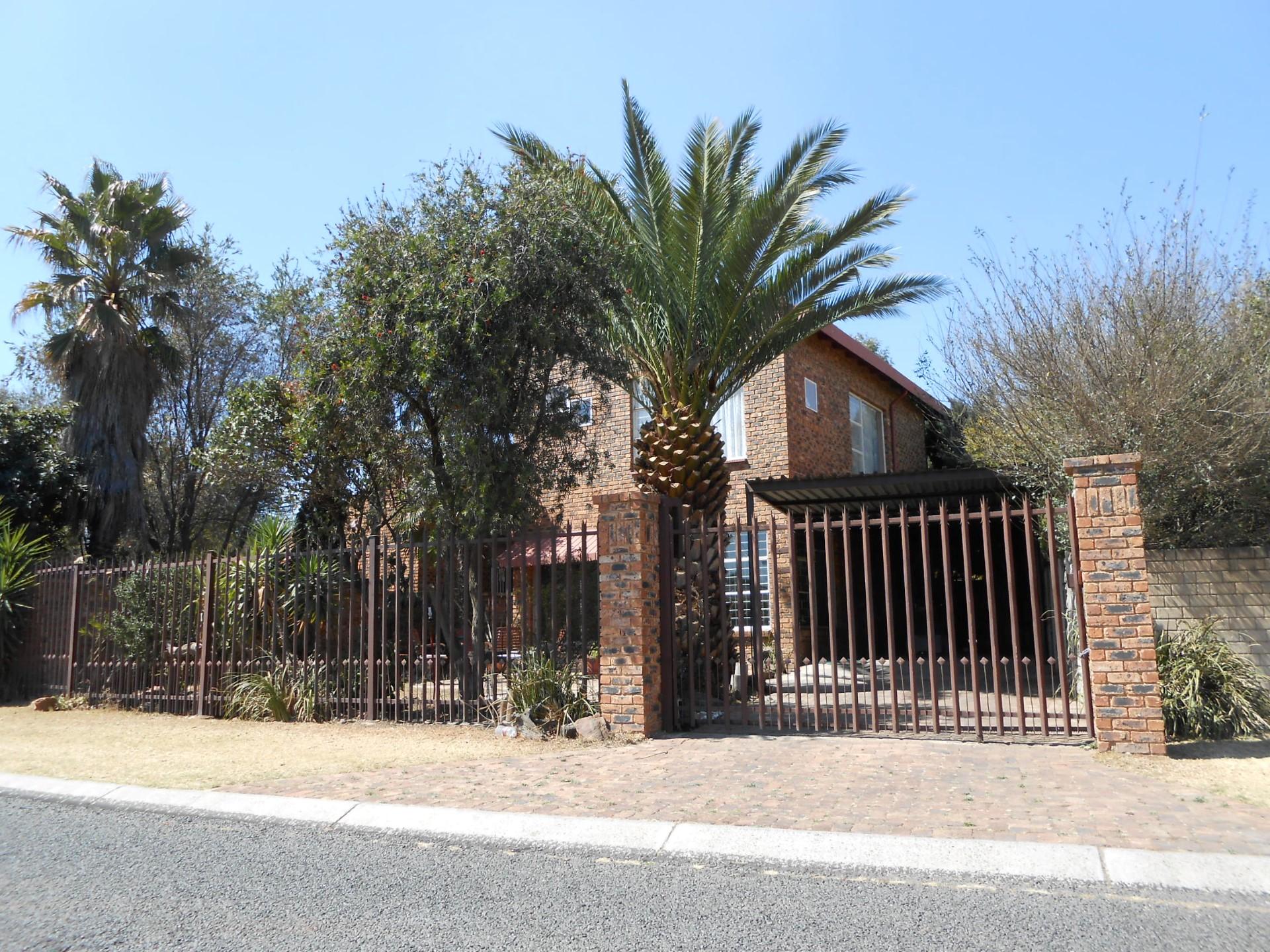 Front View of property in Dalpark