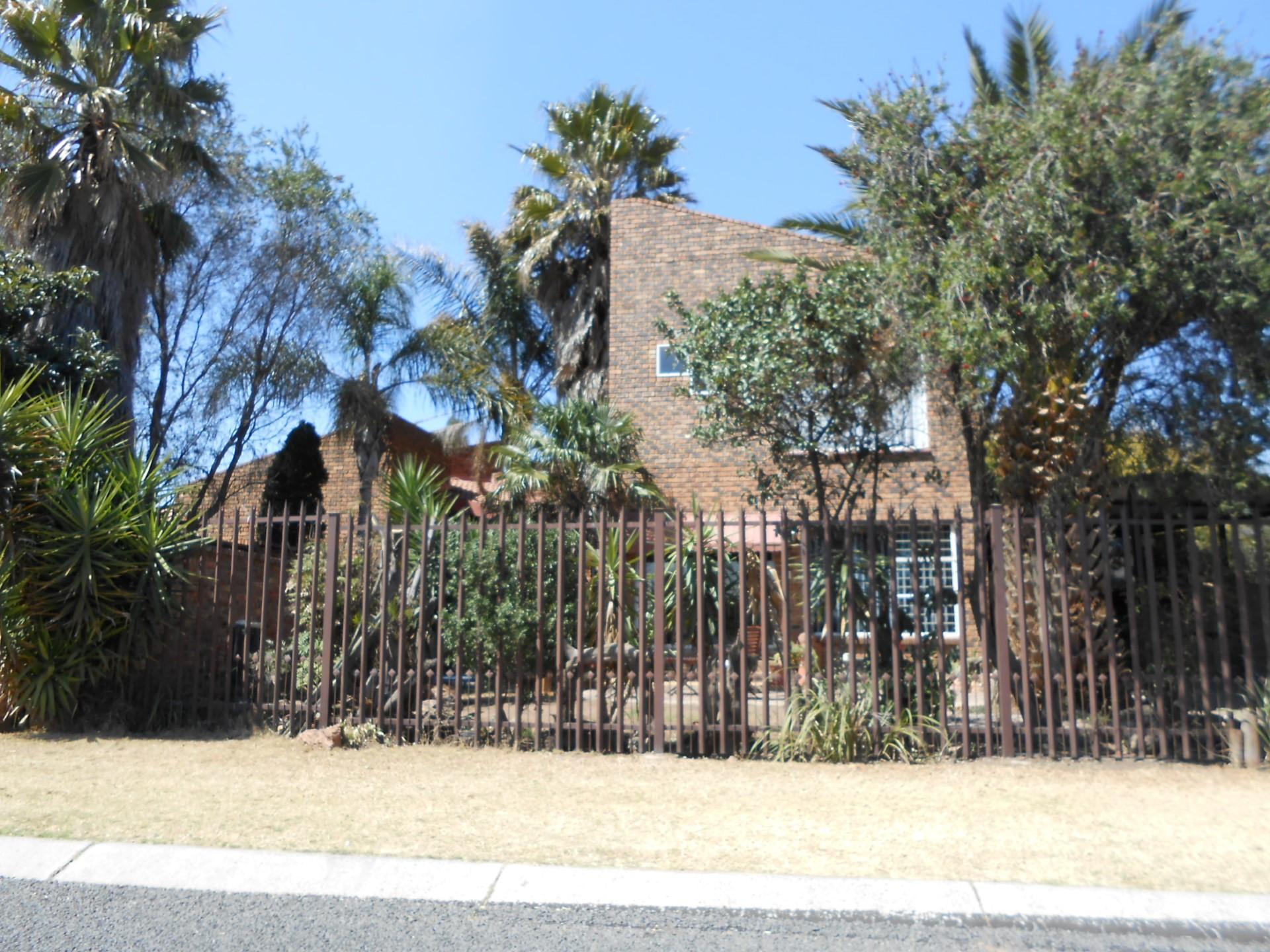 Front View of property in Dalpark