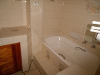 Main Bathroom - 17 square meters of property in Dalpark