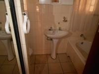 Bathroom 1 - 5 square meters of property in Dalpark