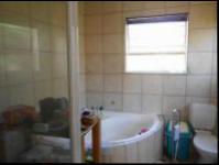 Main Bathroom - 17 square meters of property in Dalpark