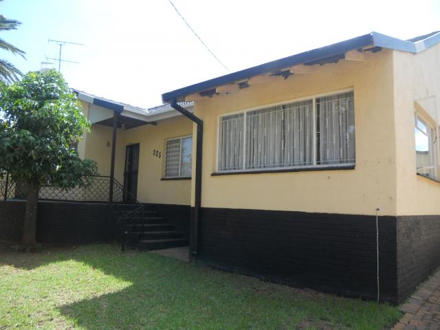 4 Bedroom House for Sale For Sale in Laudium - Home Sell - MR101729