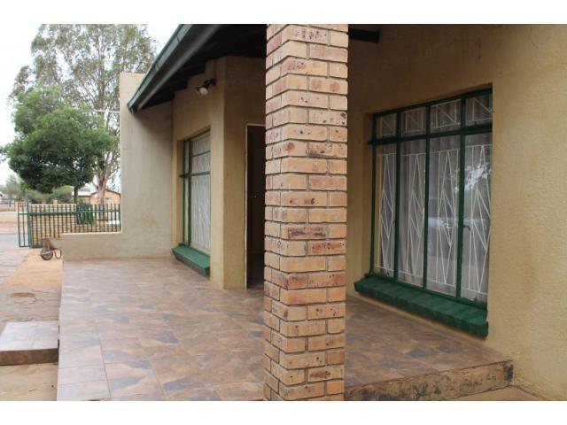 2 Bedroom House for Sale For Sale in Vryburg - Home Sell - MR101778