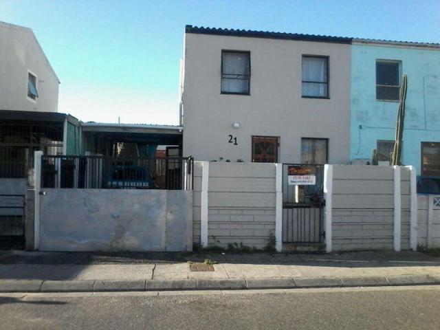 3 Bedroom House for Sale For Sale in Mitchells Plain - Private Sale - MR101832
