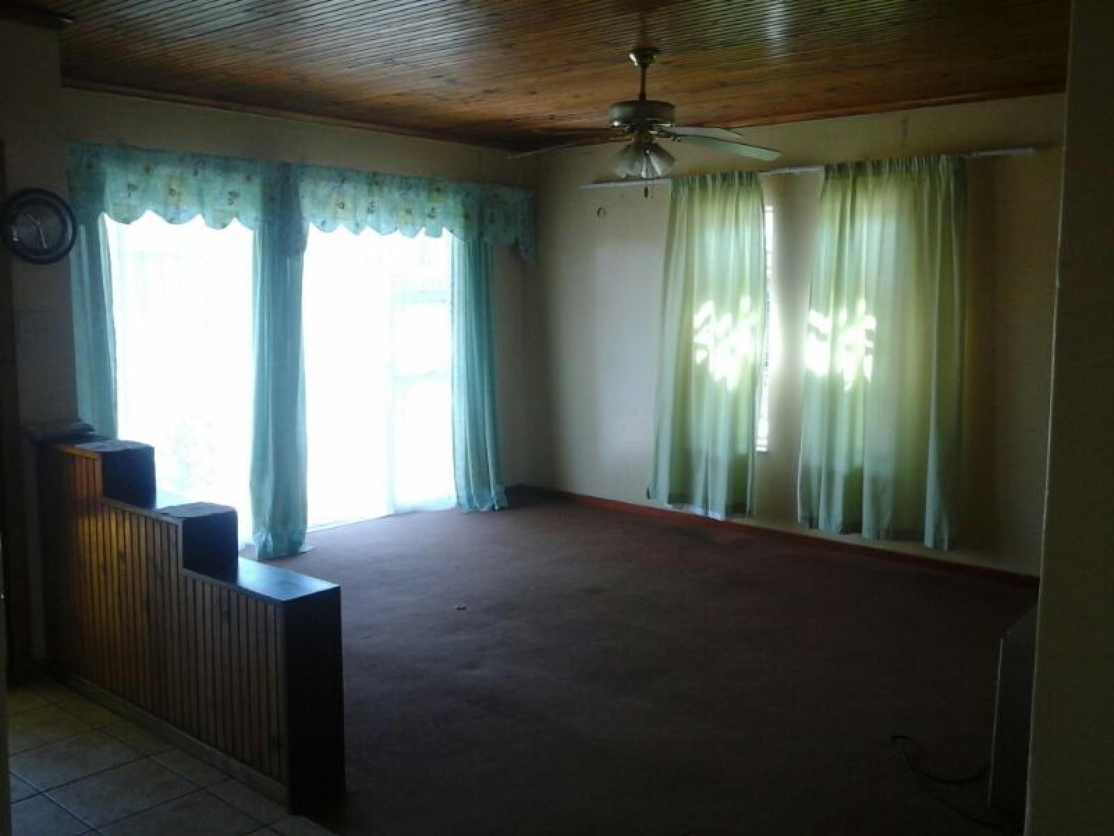 Lounges - 22 square meters of property in King Williams Town