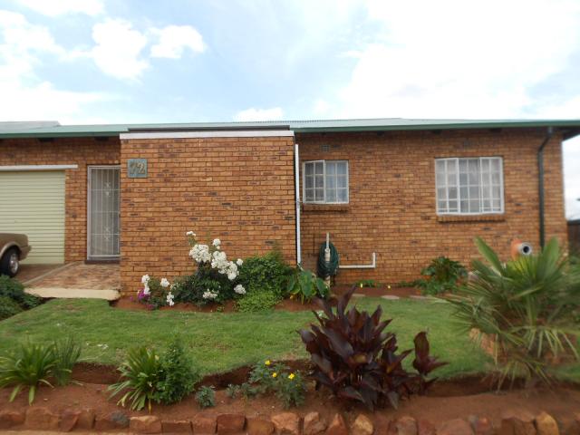 2 Bedroom House for Sale For Sale in Brakpan - Home Sell - MR101895