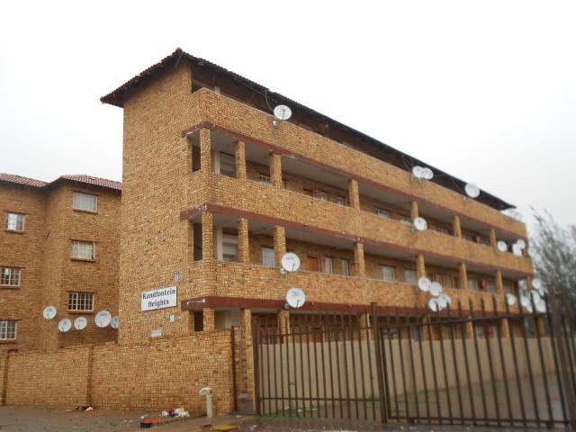 1 Bedroom Apartment for Sale For Sale in Randfontein - Private Sale - MR101904