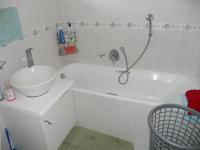 Main Bathroom - 5 square meters of property in Sedgefield