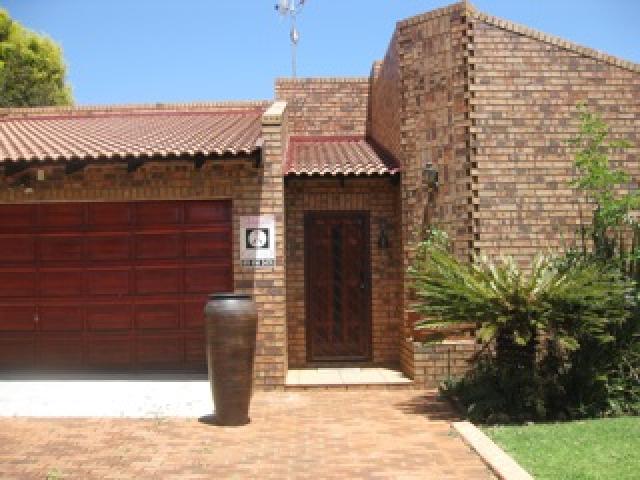 4 Bedroom House for Sale For Sale in Benoni - Home Sell - MR101978