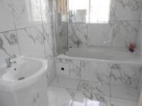 Main Bathroom - 5 square meters of property in Dinwiddie