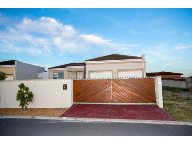 3 Bedroom House for Sale For Sale in Parklands - Home Sell - MR102119