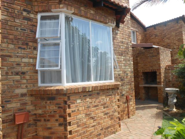 2 Bedroom Simplex for Sale For Sale in Radiokop - Private Sale - MR102122