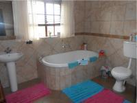 Main Bathroom - 34 square meters of property in Rikasrus AH