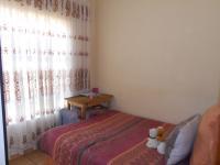Bed Room 1 - 8 square meters of property in Roodekop