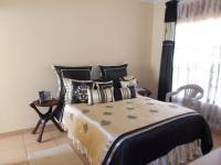 Main Bedroom - 13 square meters of property in Roodekop