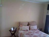 Bed Room 1 - 8 square meters of property in Roodekop