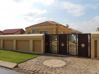 Front View of property in Roodekop