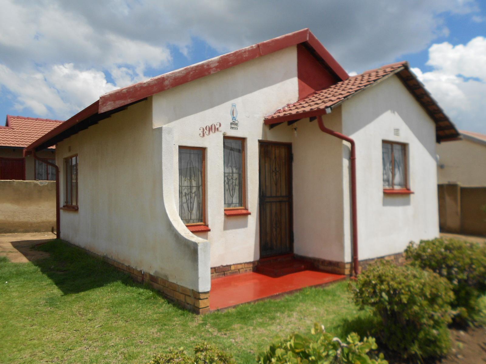 Front View of property in Birch Acres