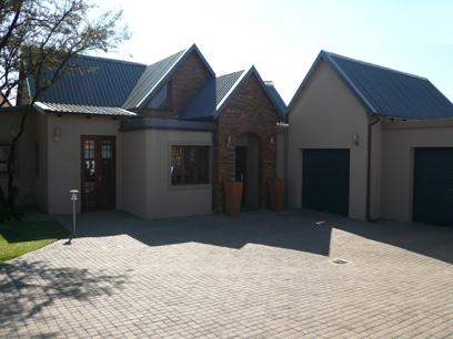 3 Bedroom House for Sale For Sale in Silver Lakes Golf Estate - Home Sell - MR10247