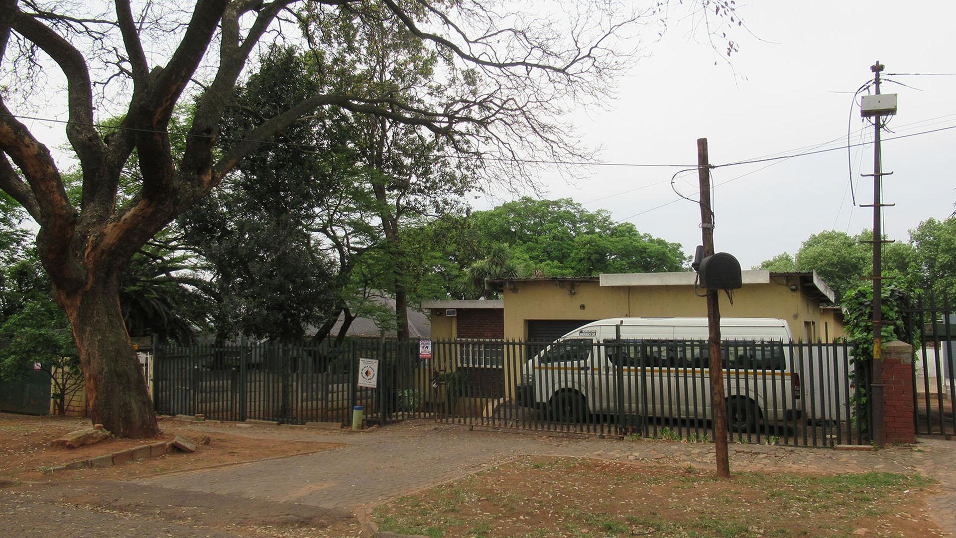 Front View of property in Bezuidenhout Valley
