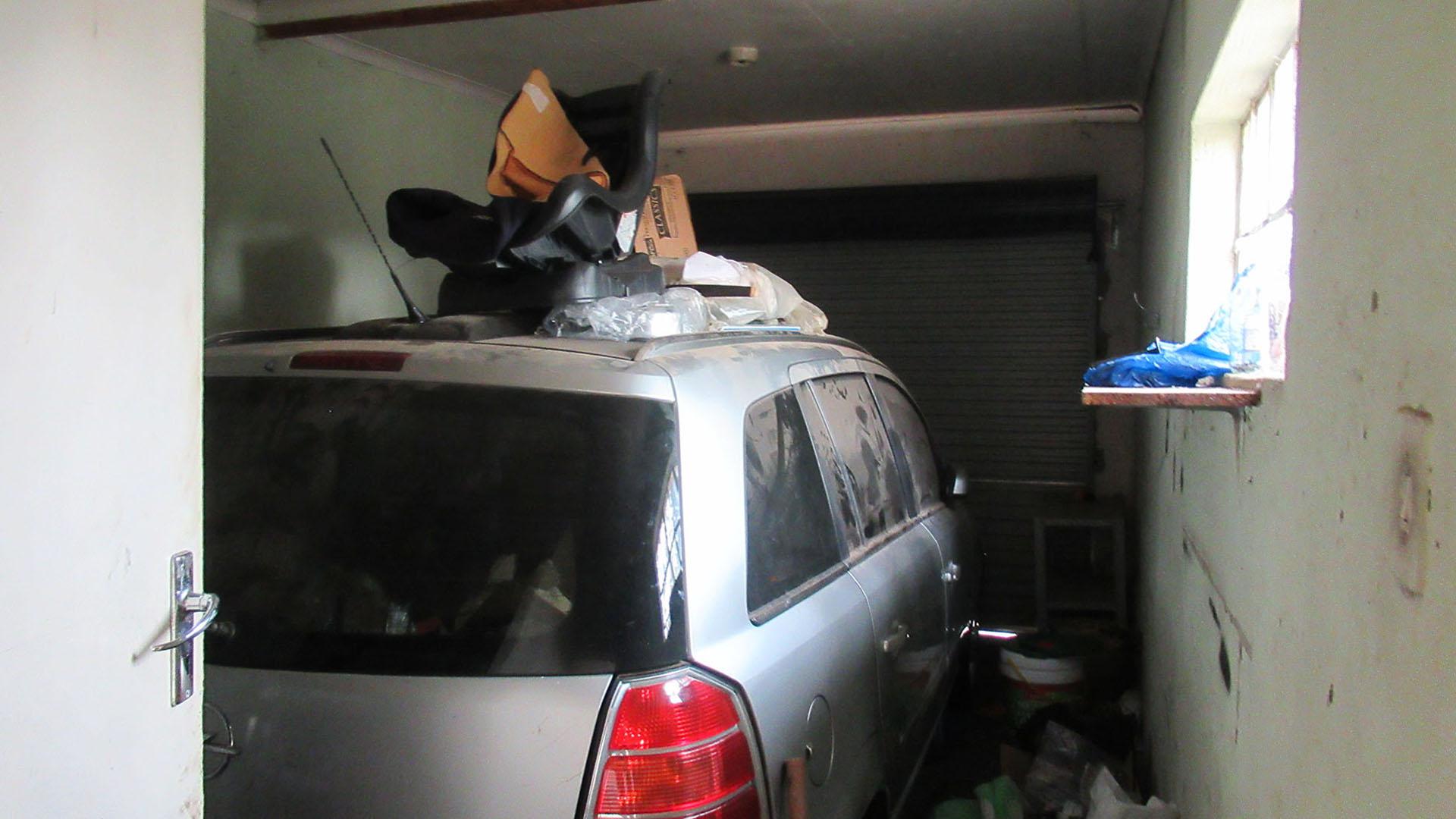 Garage - 18 square meters of property in Bezuidenhout Valley