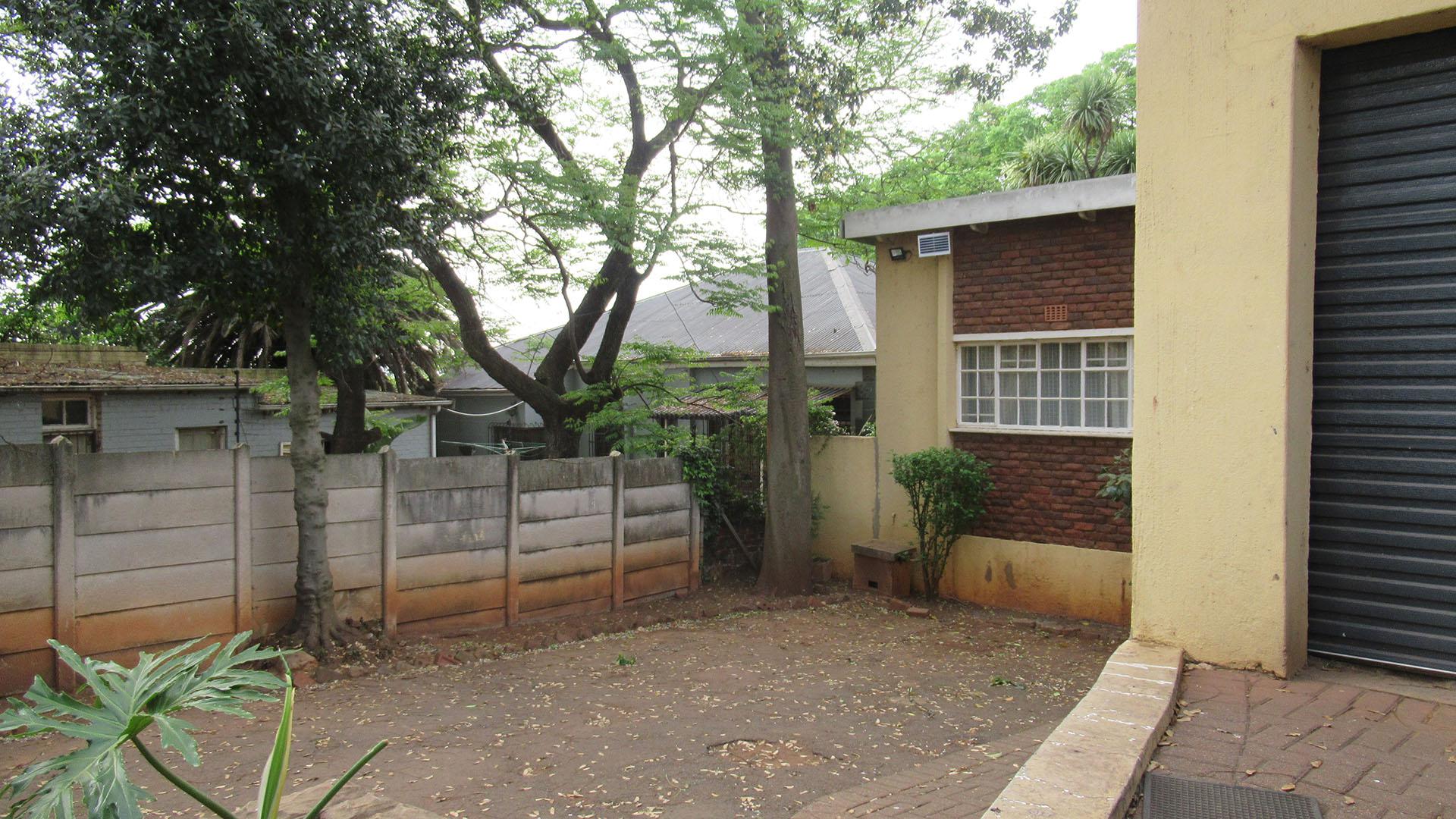 Front View of property in Bezuidenhout Valley