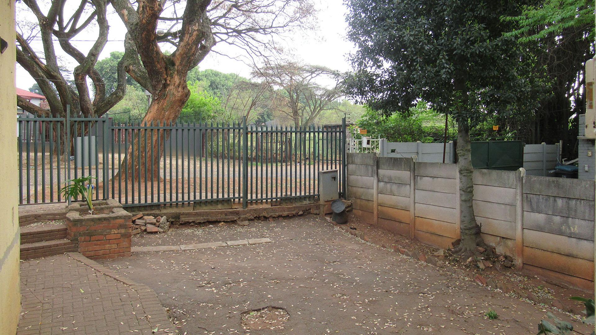 Front View of property in Bezuidenhout Valley