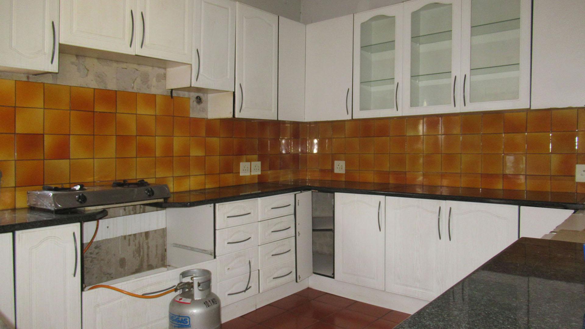 Kitchen - 18 square meters of property in Bezuidenhout Valley