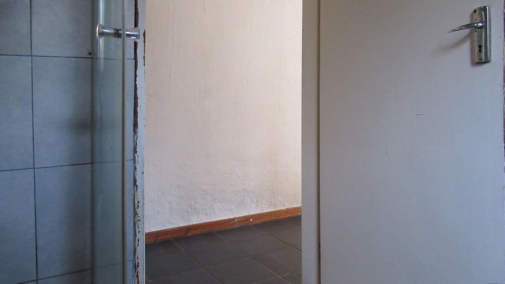 Bathroom 1 - 4 square meters of property in Bezuidenhout Valley