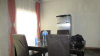 Dining Room - 14 square meters of property in Bezuidenhout Valley