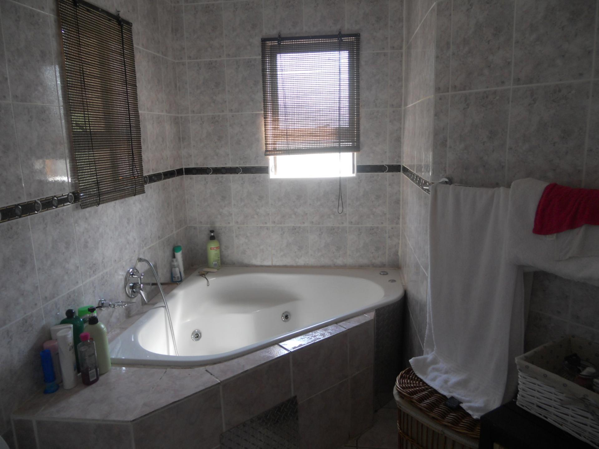 Bathroom 3+ - 29 square meters of property in Margate