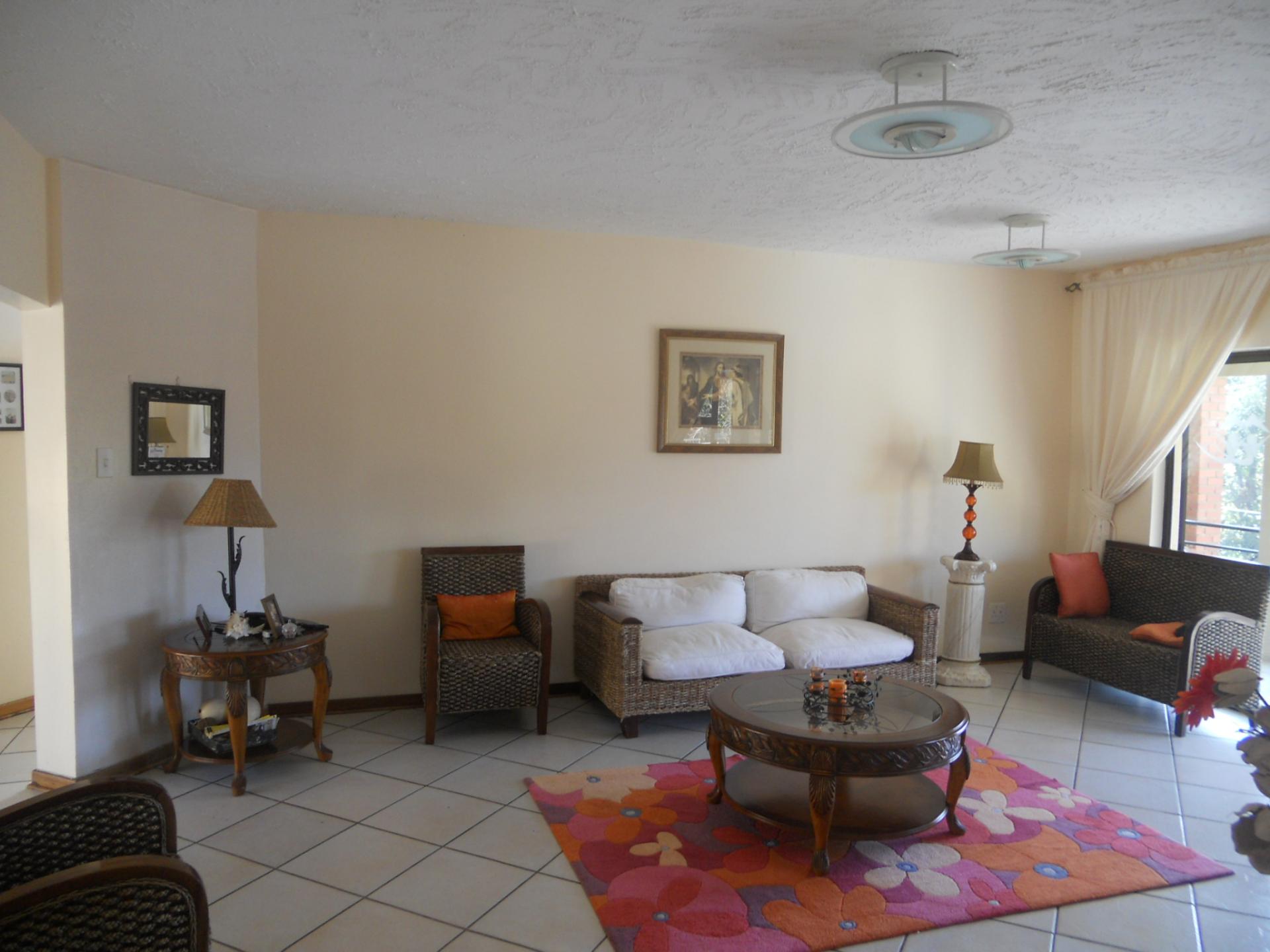 Lounges - 75 square meters of property in Margate