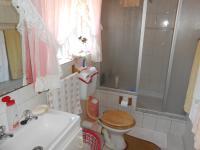 Main Bathroom - 5 square meters of property in Pearly Beach