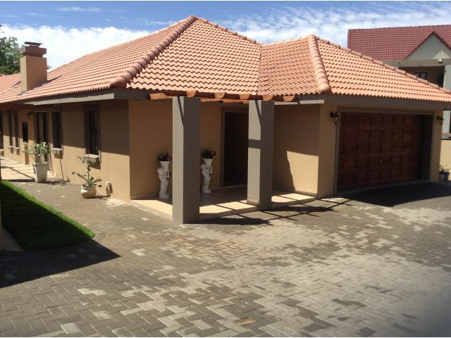 3 Bedroom House for Sale For Sale in Clubview - Private Sale - MR103560