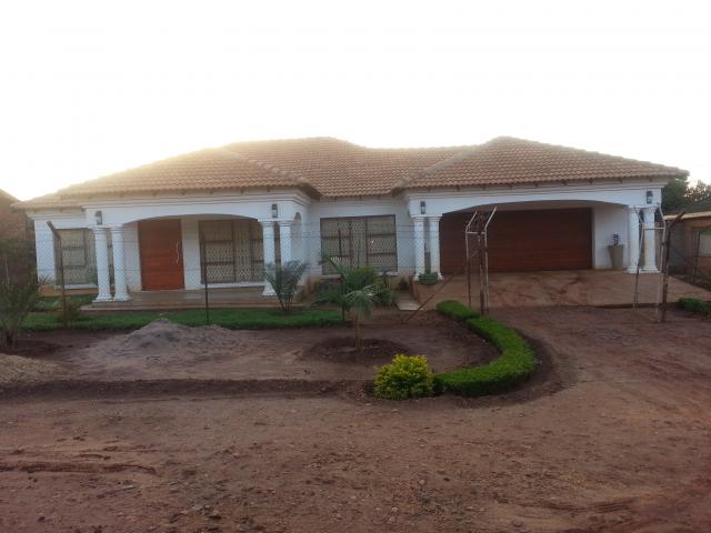 4 Bedroom House for Sale For Sale in Thohoyandou - Private Sale - MR103680