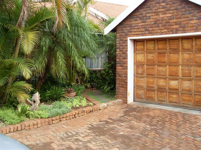 2 Bedroom Simplex for Sale For Sale in Mokopane (Potgietersrust) - Private Sale - MR103701