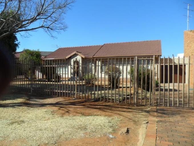 5 Bedroom House for Sale For Sale in Lenasia South - Home Sell - MR103788