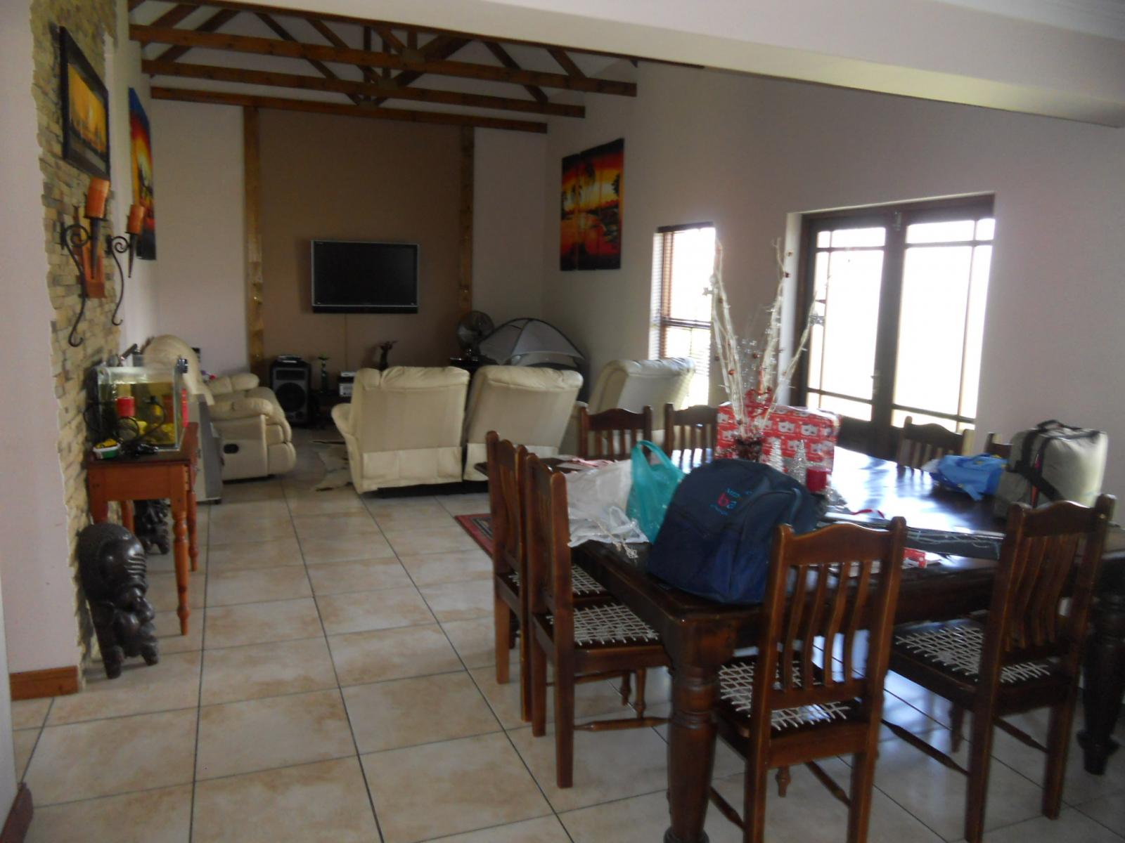 Dining Room - 16 square meters of property in Eden George