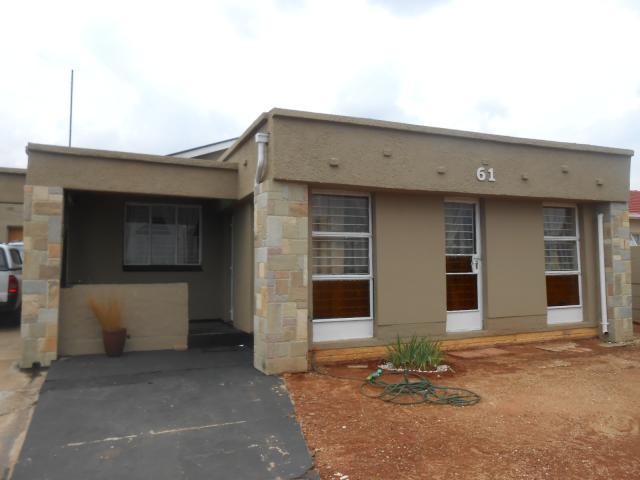 3 Bedroom House for Sale For Sale in Bosmont - Home Sell - MR103895