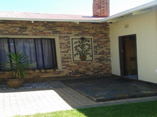 4 Bedroom House for Sale For Sale in Brenthurst - Home Sell - MR104416