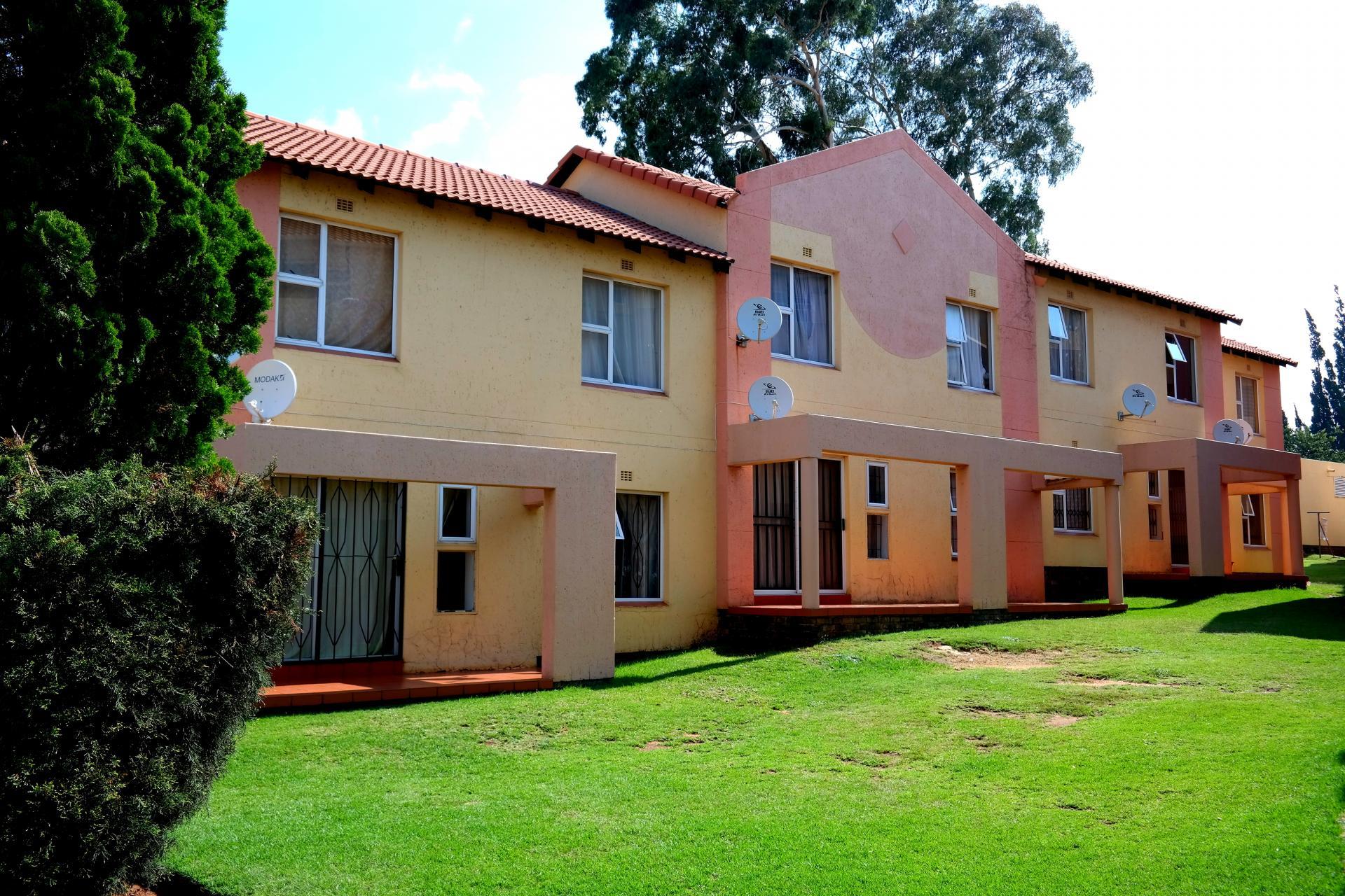 Front View of property in Meredale