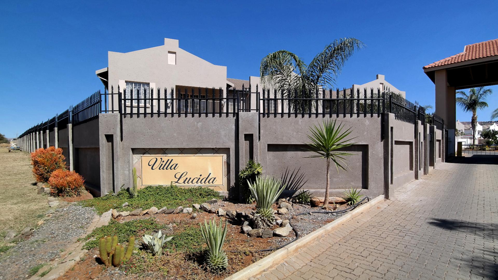 Front View of property in Waterval East