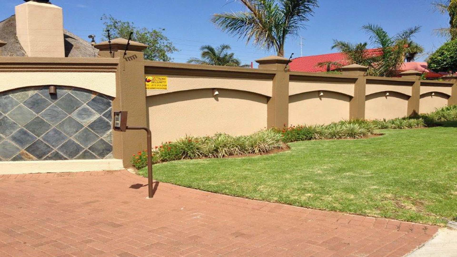 Front View of property in Sunward park