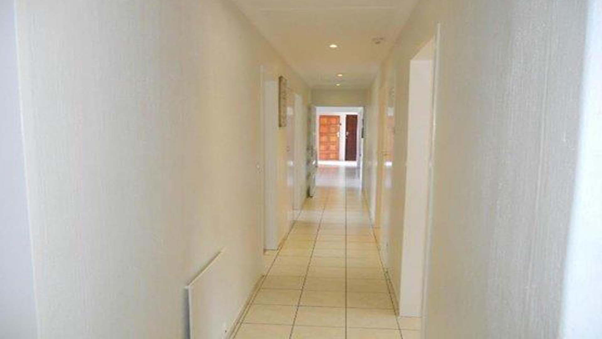 Spaces - 20 square meters of property in Sunward park