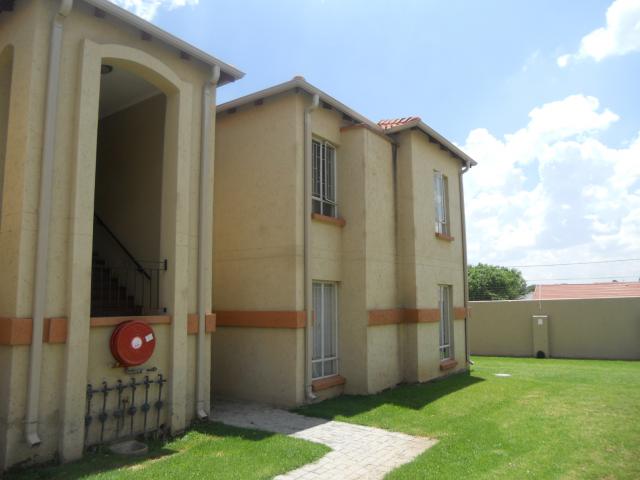 2 Bedroom Apartment for Sale For Sale in Aeroton - Private Sale - MR104440