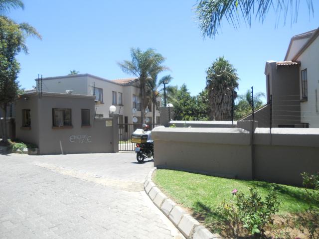 2 Bedroom Sectional Title for Sale For Sale in Randpark Ridge - Home Sell - MR104447