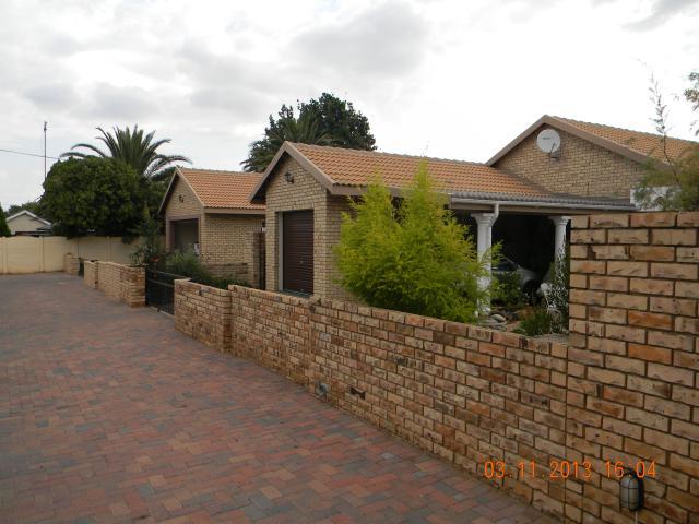 2 Bedroom House for Sale For Sale in Wilkoppies - Private Sale - MR104541