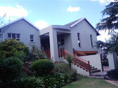 4 Bedroom House to Rent in Constantia Kloof - Property to rent - MR10458